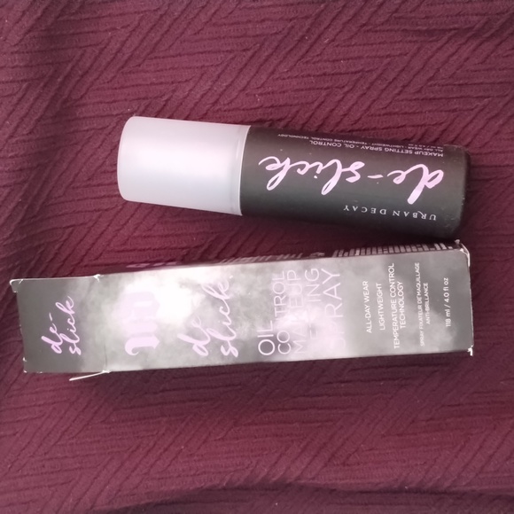 Urban Decay De-Slick Oil Control Makeup Setting Spray - Picture 8 of 8